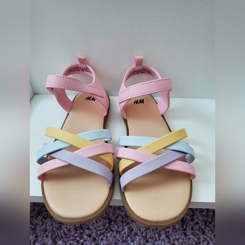 Little Girls H&M pastel sandals